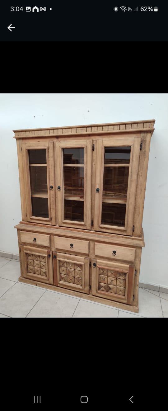 VITRINA 3 PUERTAS DE MADERA