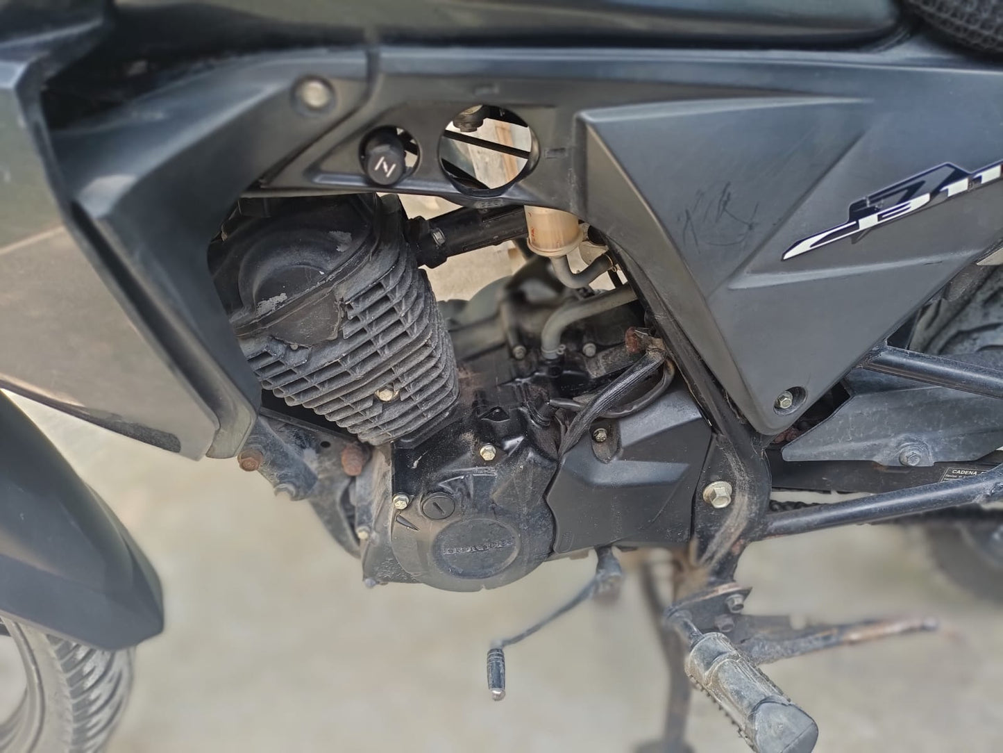 MOTOCICLETA HONDA CB110 2016 COLOR GRAFITO (KM 74,783) factura de agencia