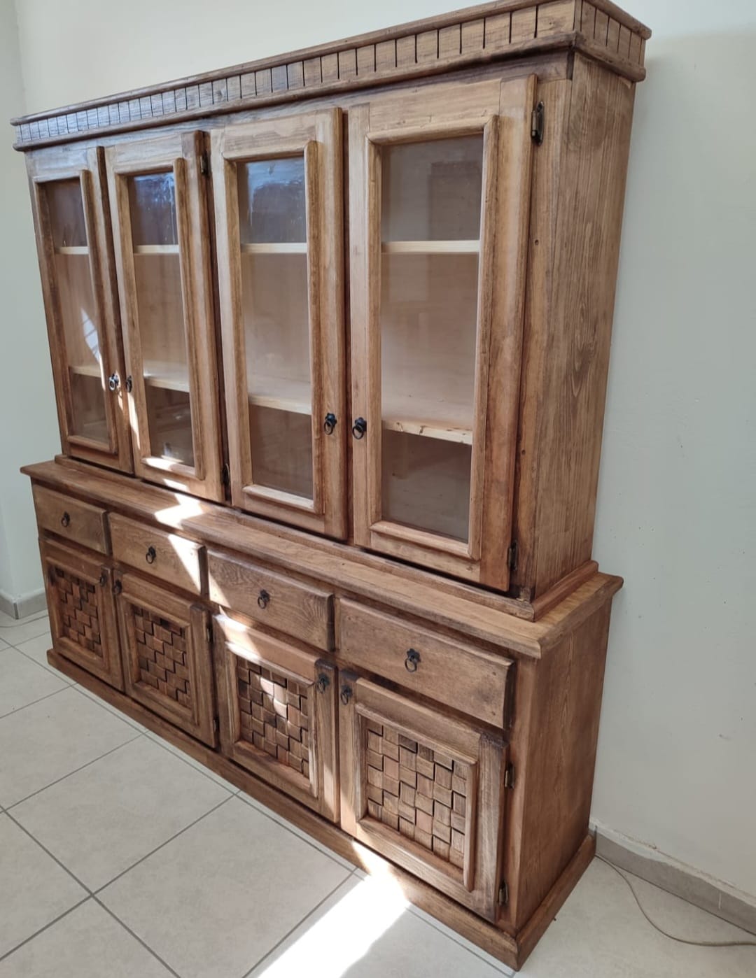 VITRINA 4 PUERTAS DE MADERA