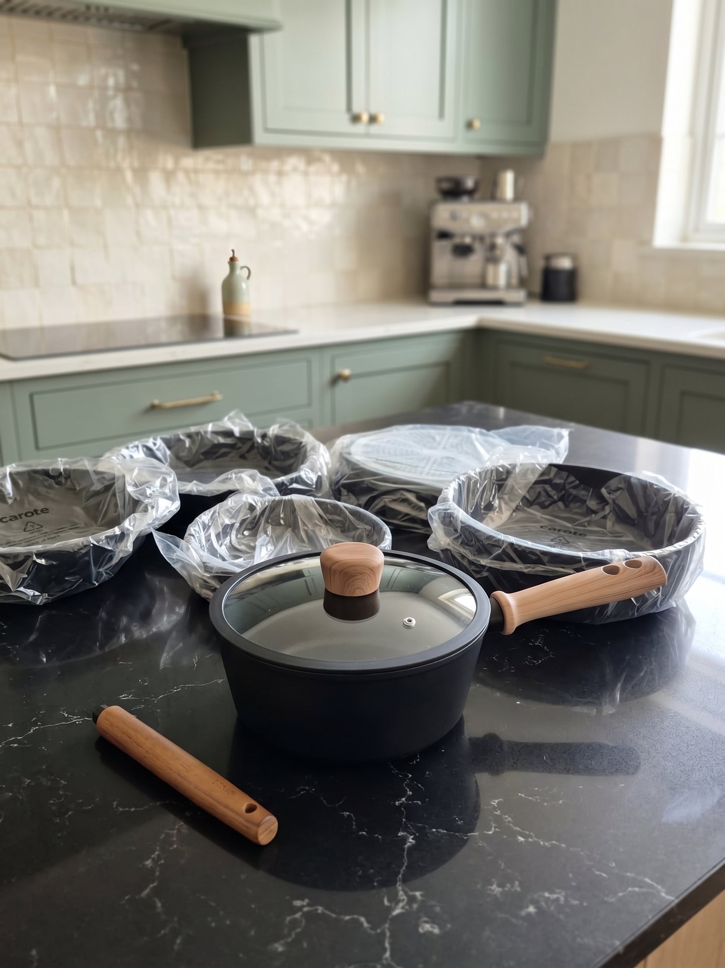 BATERIA DE COCINA CAROTE 16 Piezas antiadherentes, Mango Frío, Color Negro ✨PAGO SEMANAL $100✨