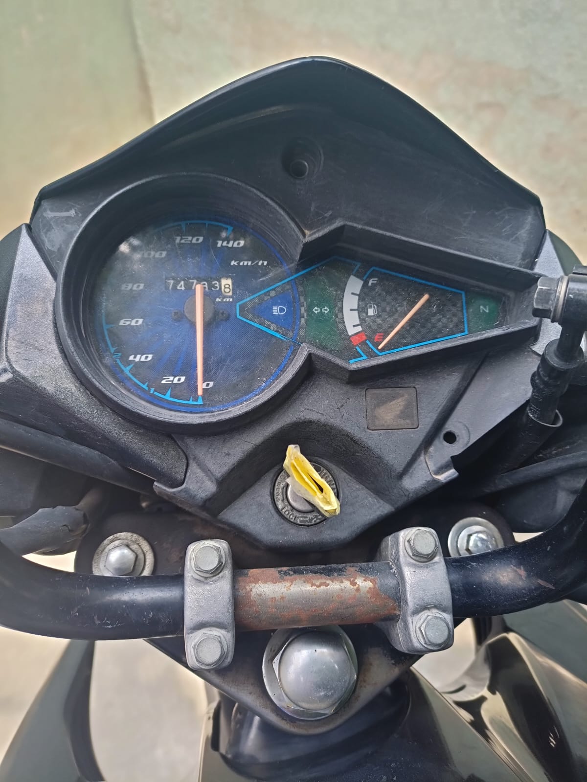 MOTOCICLETA HONDA CB110 2016 COLOR GRAFITO (KM 74,783) factura de agencia