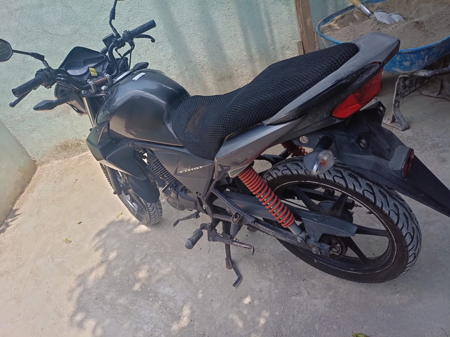 MOTOCICLETA HONDA CB110 2016 COLOR GRAFITO (KM 74,783) factura de agencia
