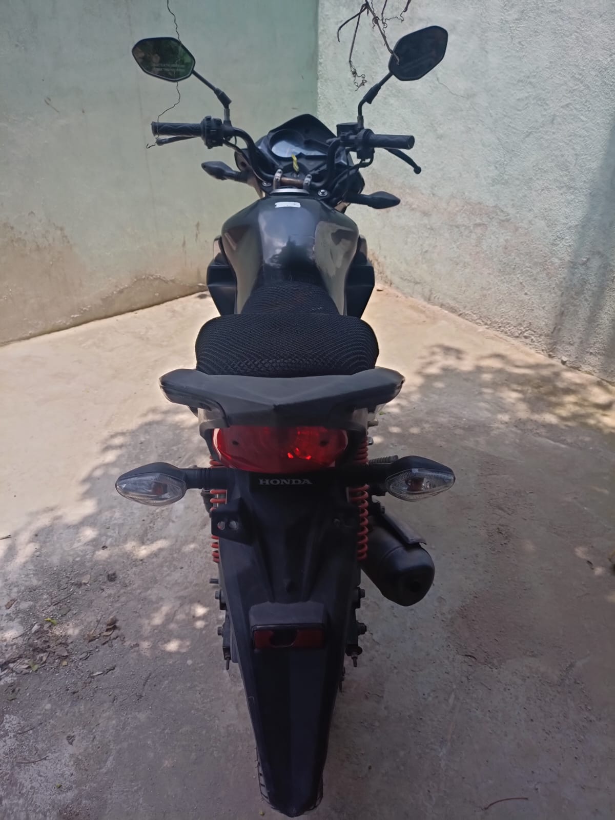MOTOCICLETA HONDA CB110 2016 COLOR GRAFITO (KM 74,783) factura de agencia