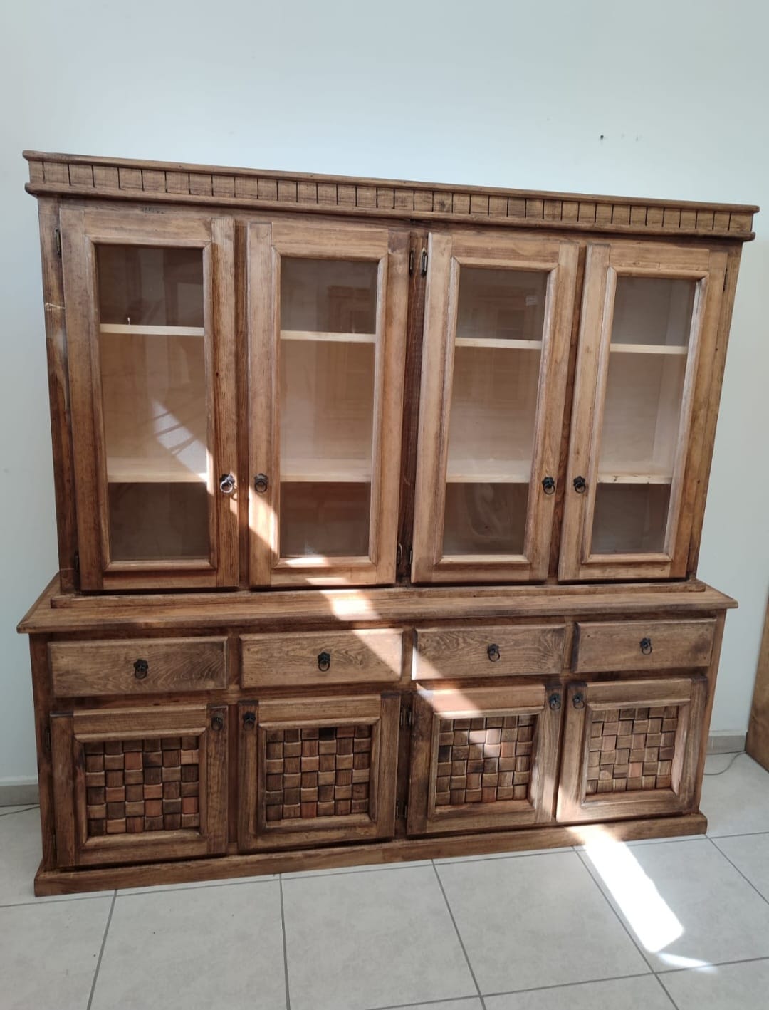 VITRINA 4 PUERTAS DE MADERA